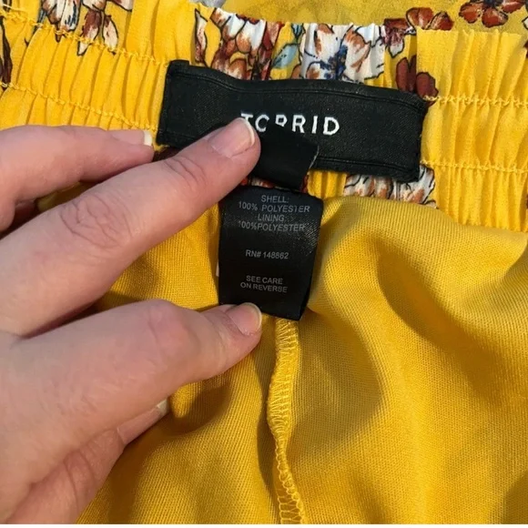 Torrid - Wide Leg Pants Yellow Floral Chiffon Semi Sheer with Short - Size 1 - Picture 7 of 8